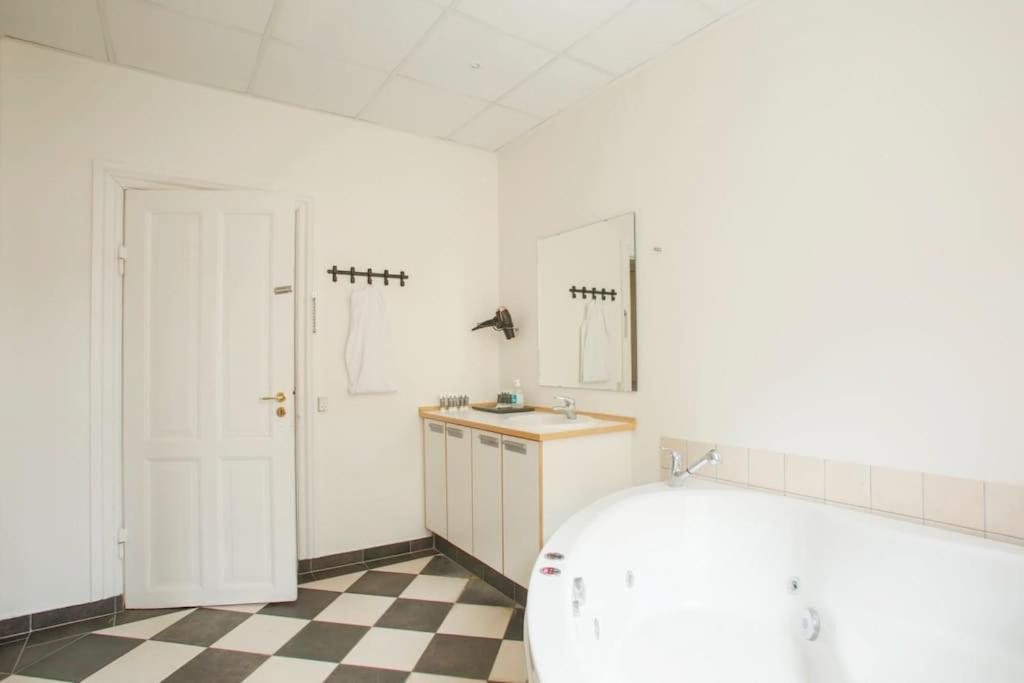 Large & Bright 3Br Apartment W Whirlpool Near Metro Копенгаген Экстерьер фото